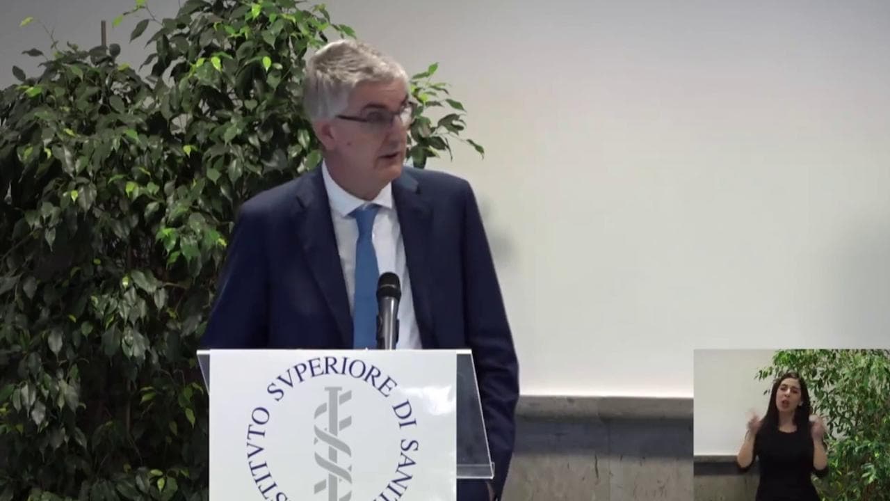 Coronavirus, Brusaferro (Iss): "La curva continua a decrescere, è un dato positivo"