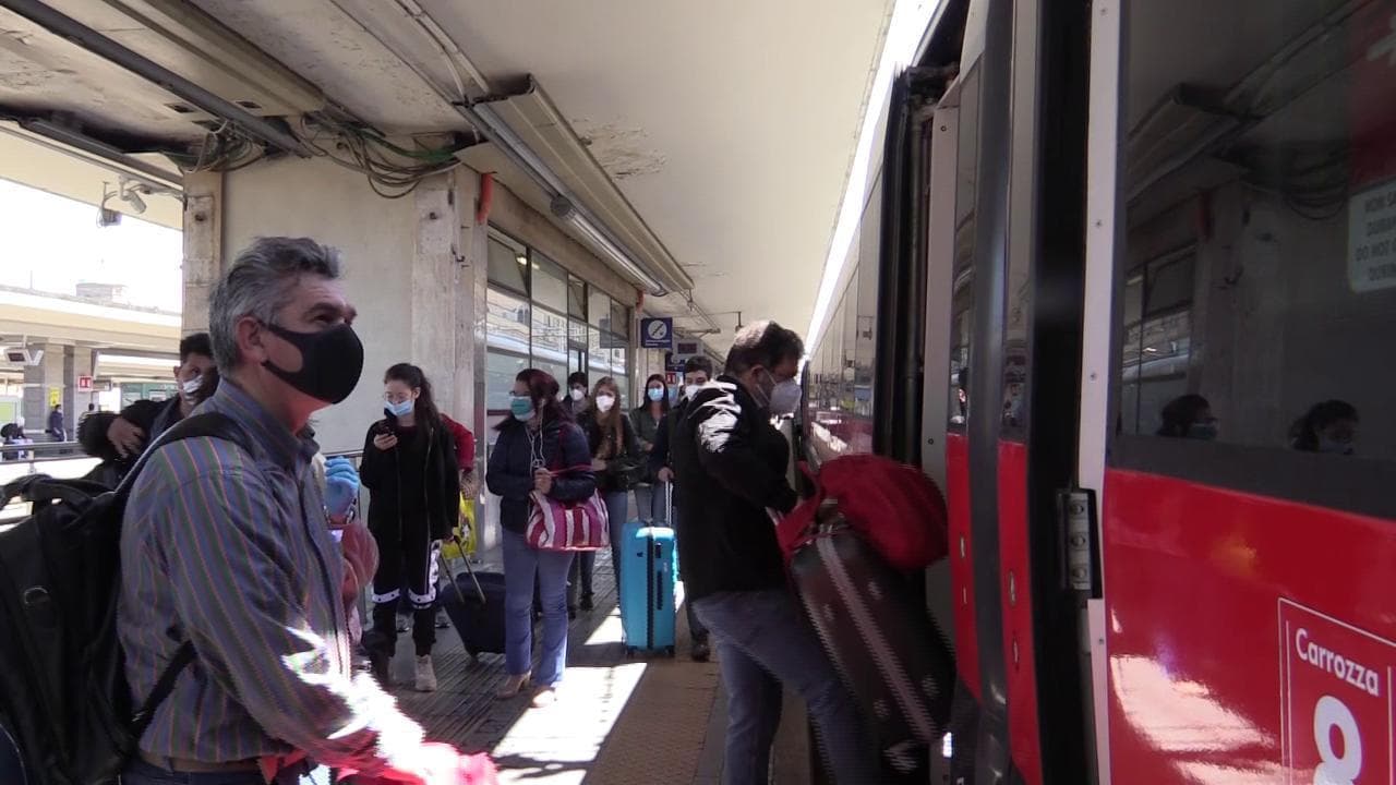 Coronavirus, a Bologna tra gli studenti fuorisede che rientrano al Sud: "Non aveva senso rimanere"