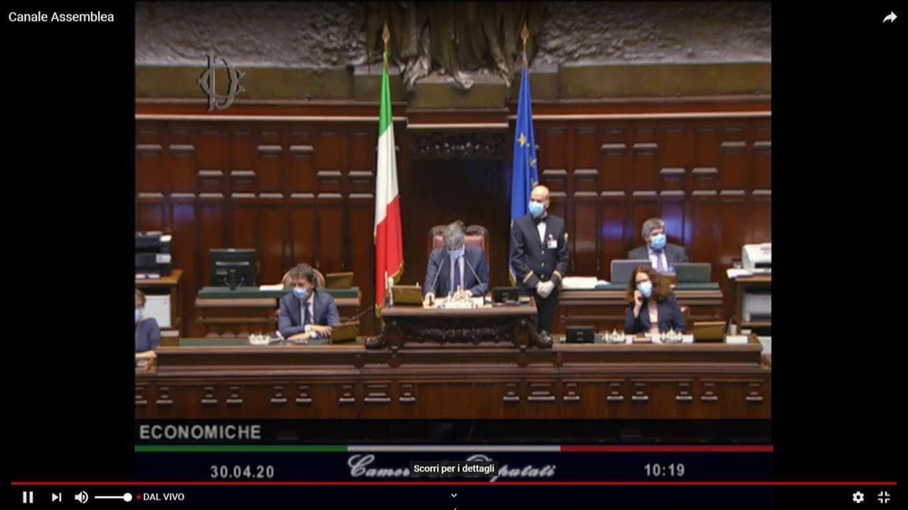 Coronavirus, Conte alla Camera senza mascherina: bagarre in aula