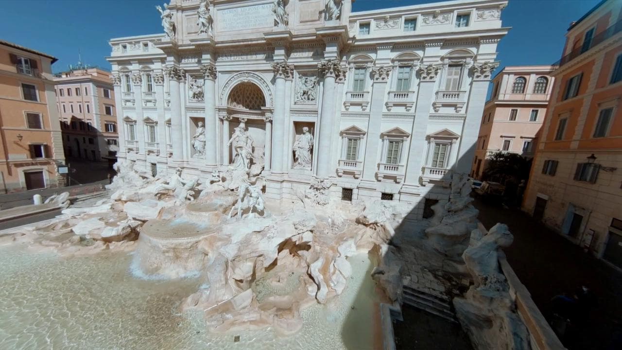Coronavirus, Roma con gli occhi di un gabbiano: il volo sulla città eterna