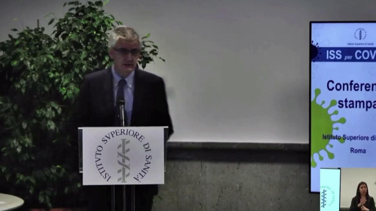 Coronavirus, Brusaferro: "Curva in discesa ma molti casi positivi in Rsa e famiglia"