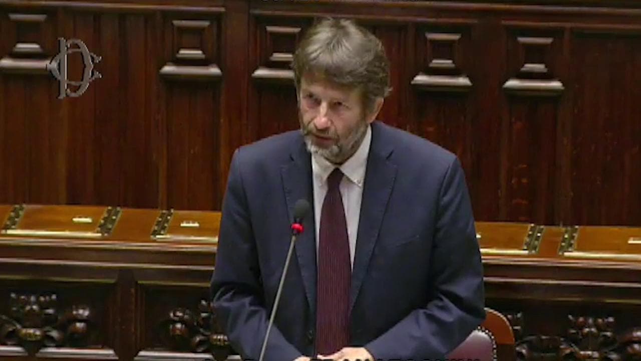 Coronavirus, Franceschini: "Investire sulle vacanze in Italia. Per un lungo periodo non si andrà all'estero"