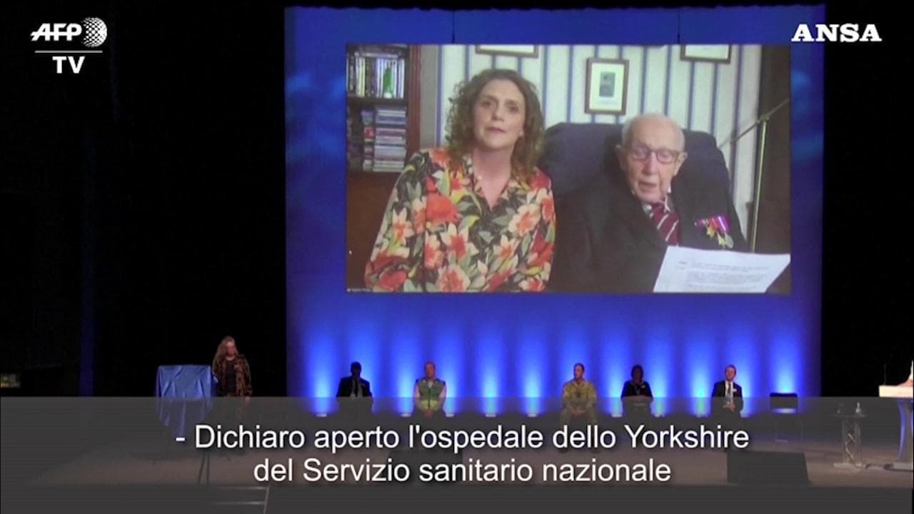 Coronavirus, veterano inaugura ospedale nato con il suo aiuto: "Grazie Tom, auguri per i tuoi 100 anni"