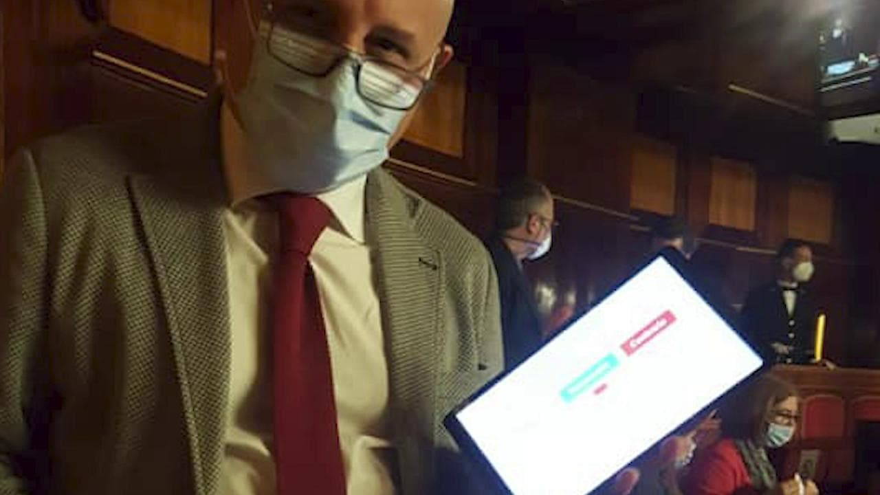 Coronavirus, il Senato sperimenta il voto sul tablet per "mantenere le distanze"