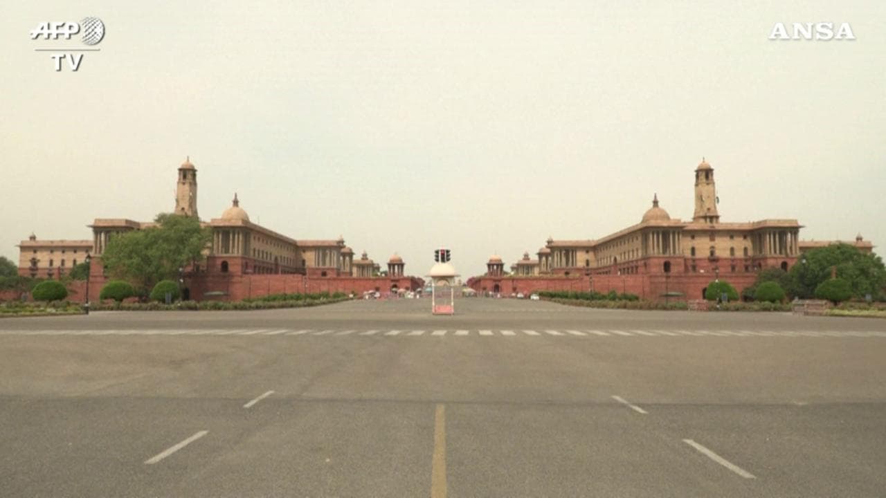 Coronavirus, lockdown prolungato in India: Nuova Delhi sembra deserta