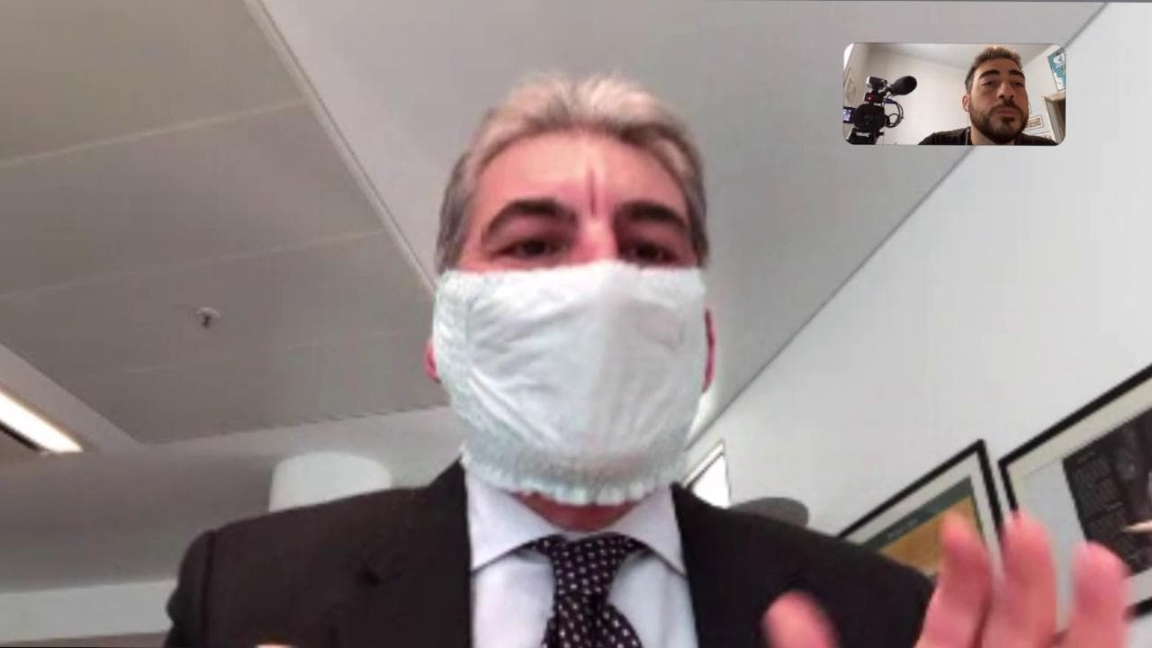 Coronavirus, in Lombardia certificate le mascherine a forma di pannolino. La Regione: "Brutte ma utili"
