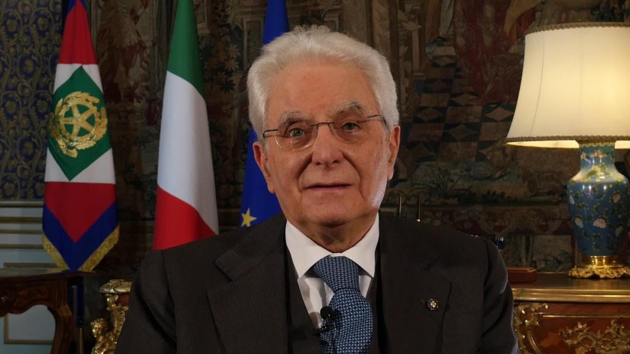 Coronavirus, gli auguri di Pasqua del presidente Mattarella: "Anche io come molti la passerò in solitudine, ma stiamo per vincere la nostra lotta"