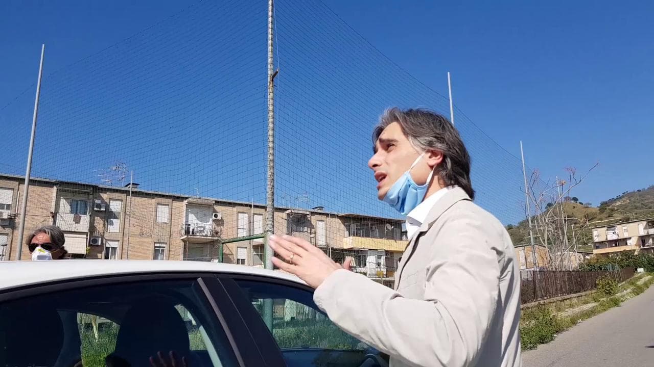 Coronavirus, il sindaco di Reggio Calabria ai cittadini in strada: "Non potete uscire, come ve lo devo dire?"