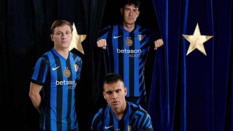 Barella, Bastoni e Lautaro con la nuova maglia dell'Inter