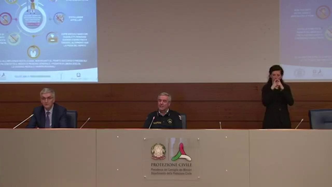 Coronavirus, Borrelli: "Uso della mascherina è importante, presto disponibili per tutta la popolazione"