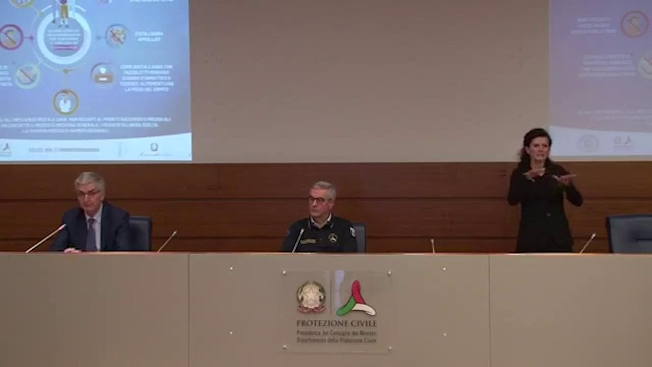 Coronavirus, Brusaferro (ISS): "Curva ha raggiunto il plateau e ha iniziato la discesa grazie alle misure restrittive"