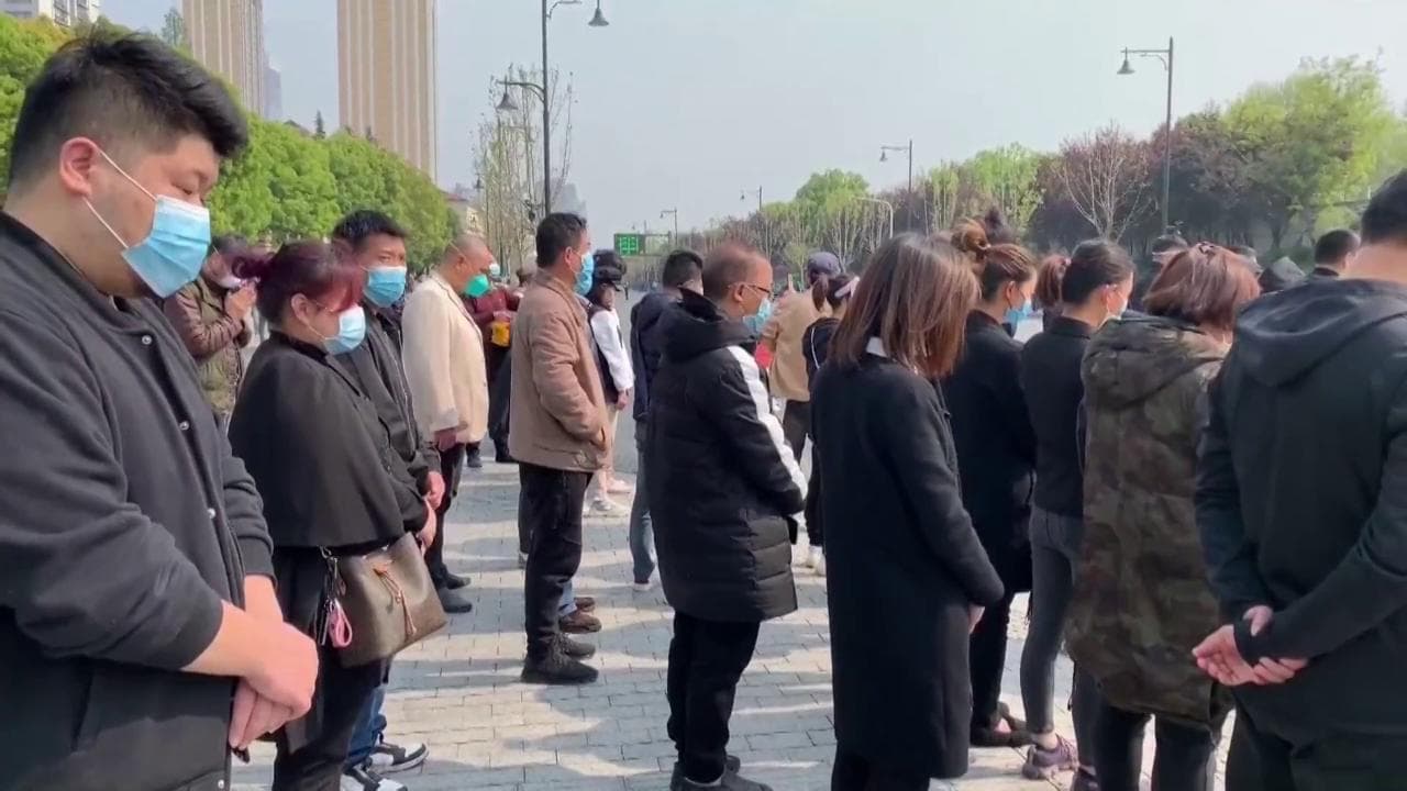 Coronavirus, milioni di persone in silenzio: così la Cina ricorda le vittime dell'epidemia