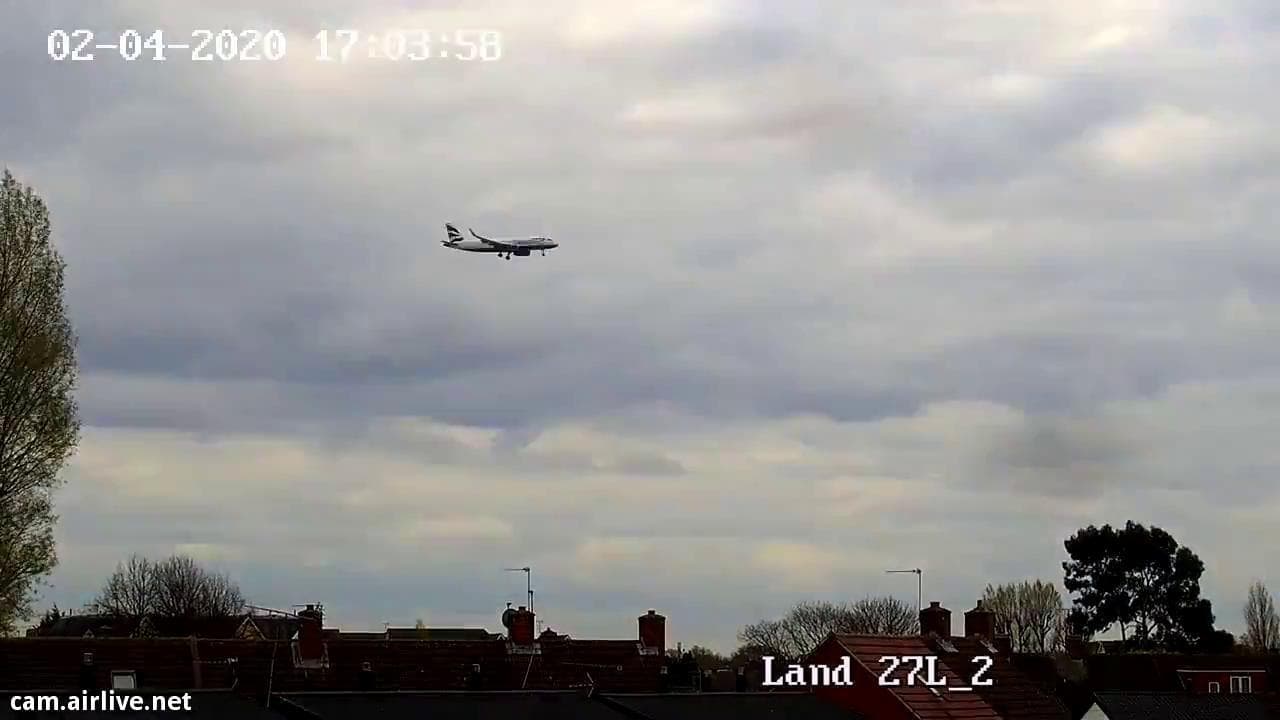 Coronavirus, la webcam puntata sull'aeroporto di Heathrow a Londra: ripresi più uccelli di aerei