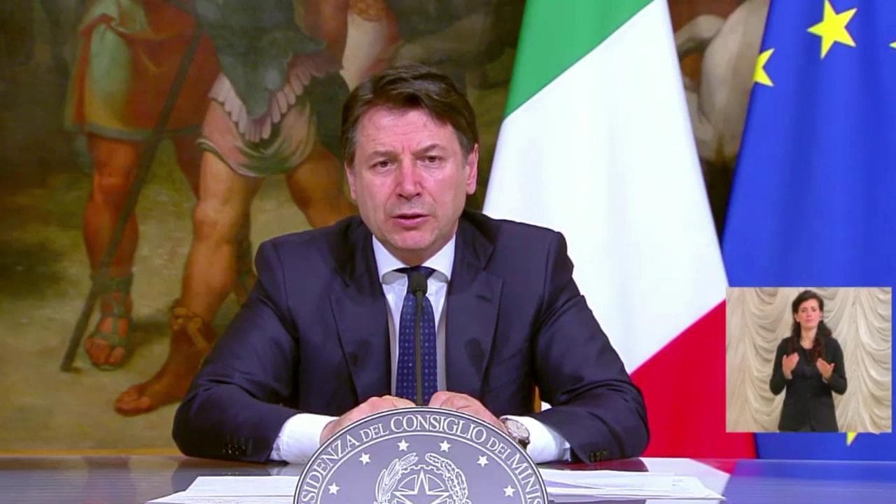 Coronavirus, Conte: "Sospesi tutti gli allenamenti sportivi. Mai autorizzato passeggiate con bambini"