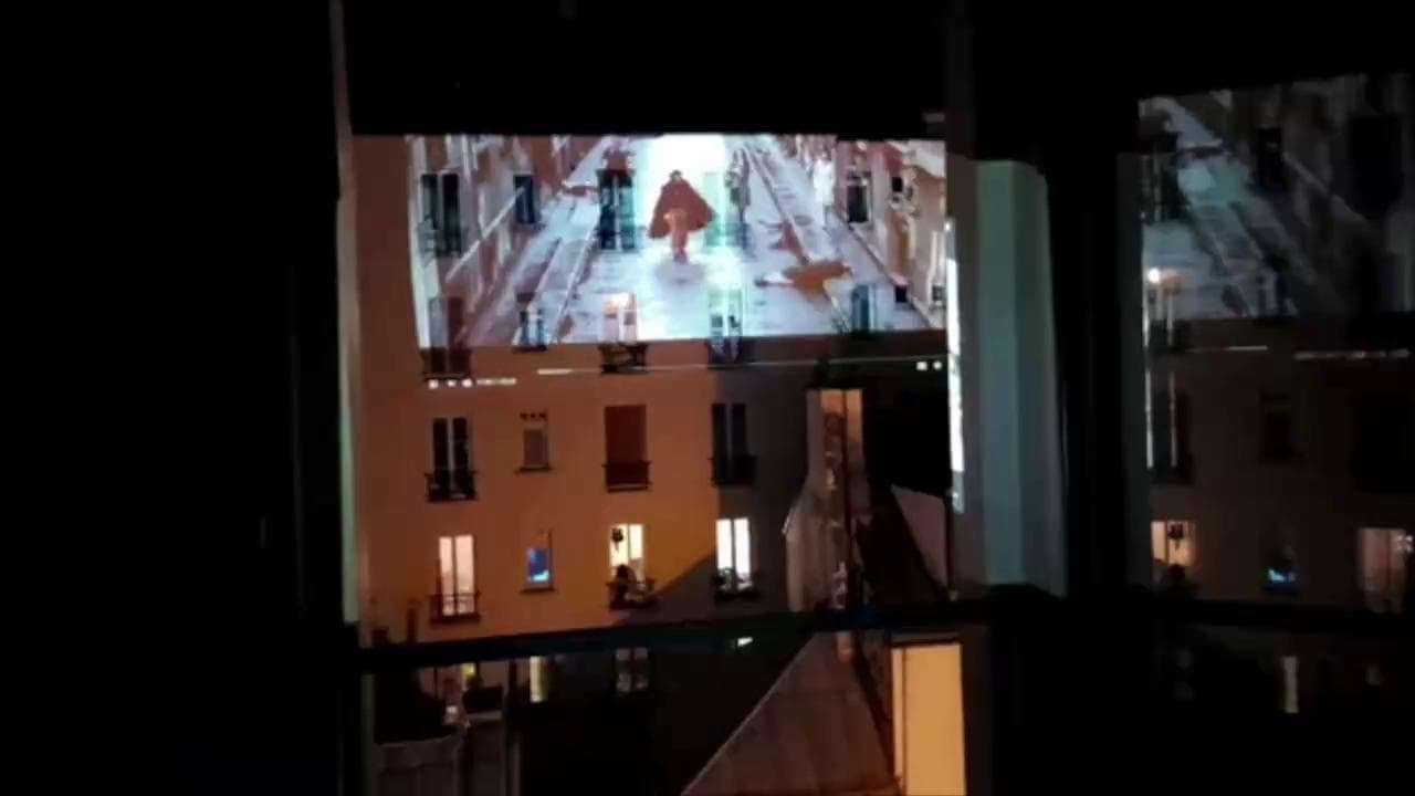 Coronavirus, film e documentari proiettati sui palazzi di Parigi:così Romina condivide la cultura
