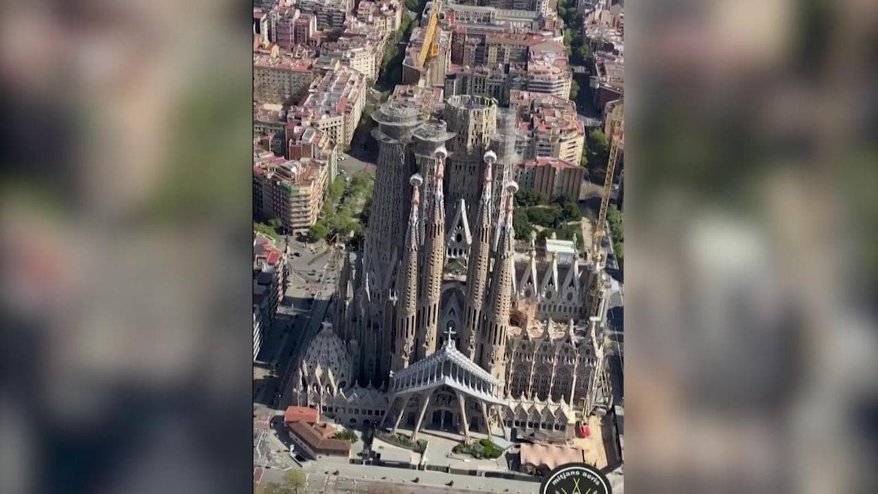 Coronavirus, Barcellona: dall'elicottero le riprese della città deserta