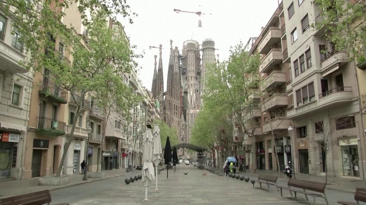 Coronavirus, dalle Ramblas alla Sagrada Familia: Barcellona sembra una città fantasma