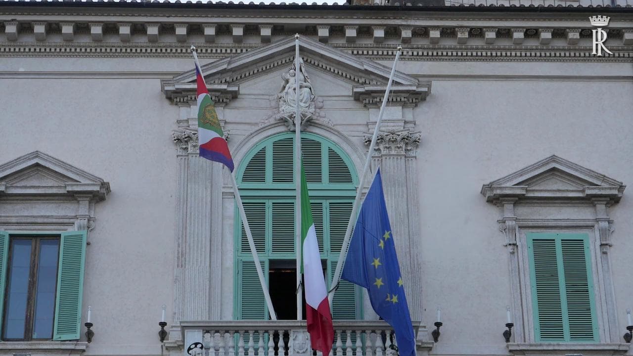 Coronavirus, Quirinale a lutto: bandiere a mezz'asta per le vittime