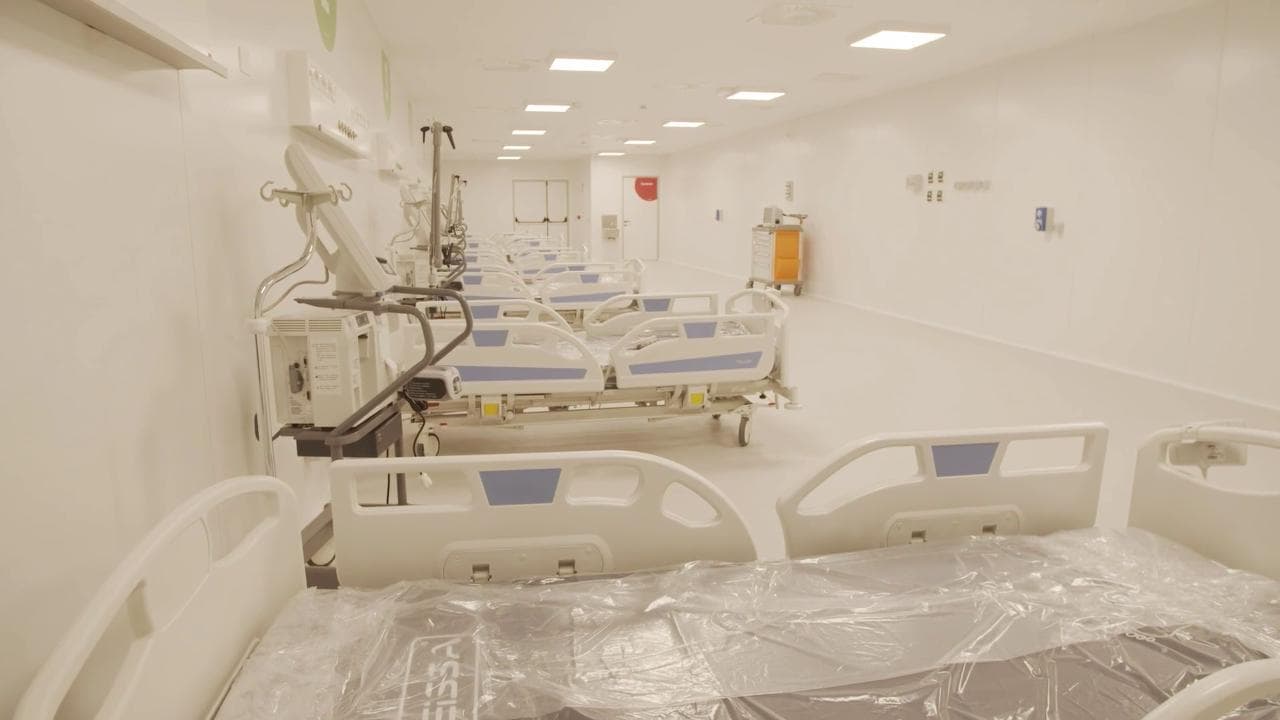 Coronavirus, le prime immagini all'interno dell'ospedale allestito nella fiera di Milano