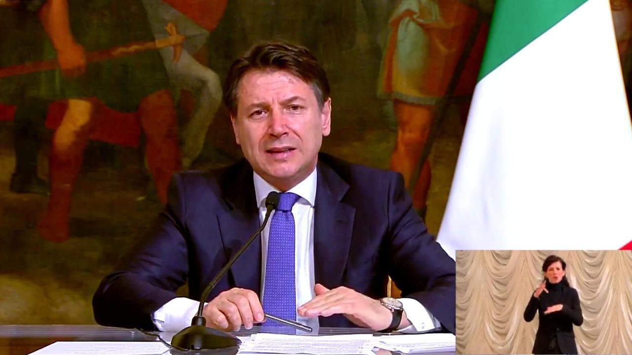 Coronavirus, Conte: "Von der Leyen stronca Coronabond? Europa sia all'altezza". E Gualtieri: "Von der Leyen sbaglia"