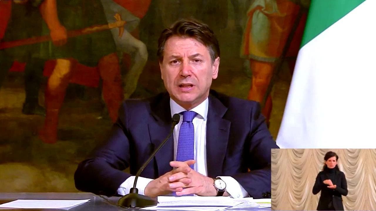 Coronavirus, Conte: "Lo Stato c'è: subito 4,3 mld ai comuni e 400 mln per bonus spesa"