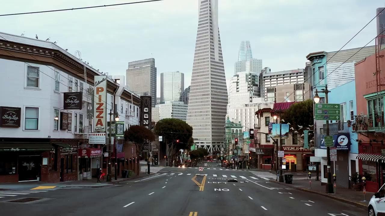 Coronavirus, il drone sulle strade vuote di San Francisco: l'unico 'volto' che incontra è quello di Greta Thunberg