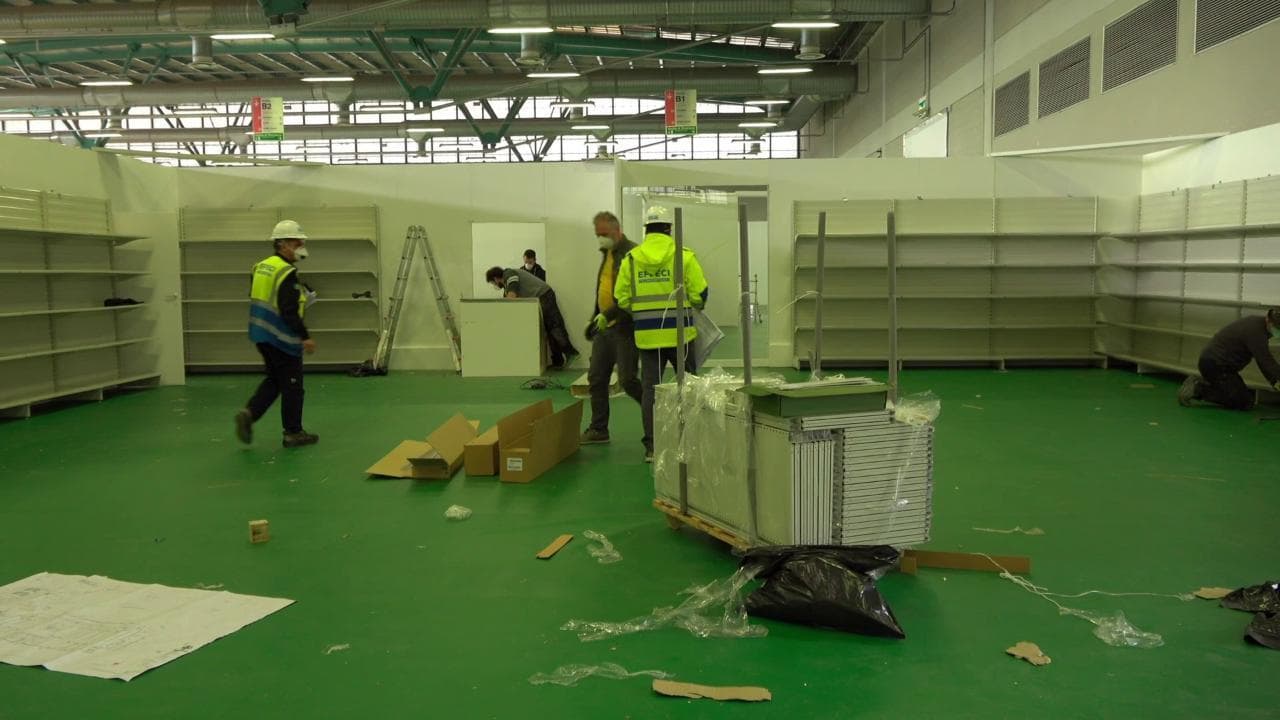 Coronavirus, la Fiera di Bergamo si trasforma in un ospedale da campo: alpini e tecnici al lavoro