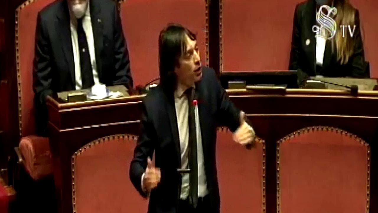 Coronavirus, Perilli (M5s) attacca Salvini: "Lei monumento all'incoerenza". E al Senato scatta la bagarre