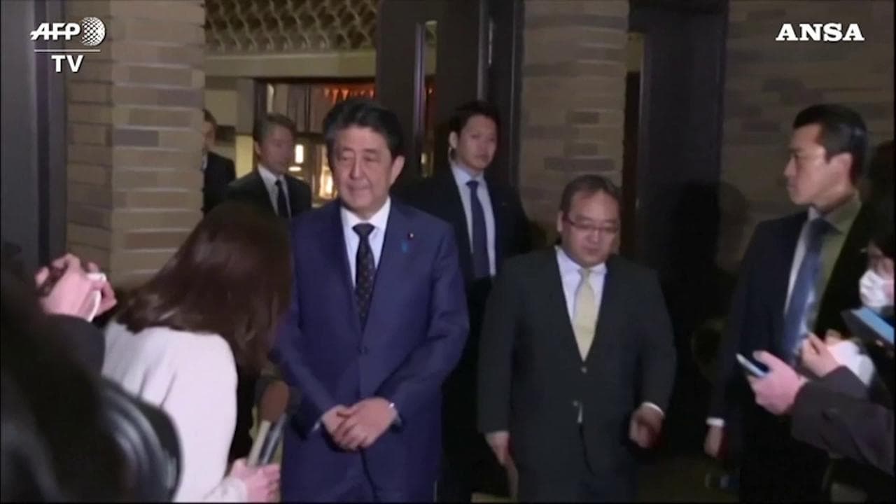 Coronavirus, Tokyo rimanda le Olimpiadi. L'annuncio di Abe: "Giochi entro l'estate 2021"