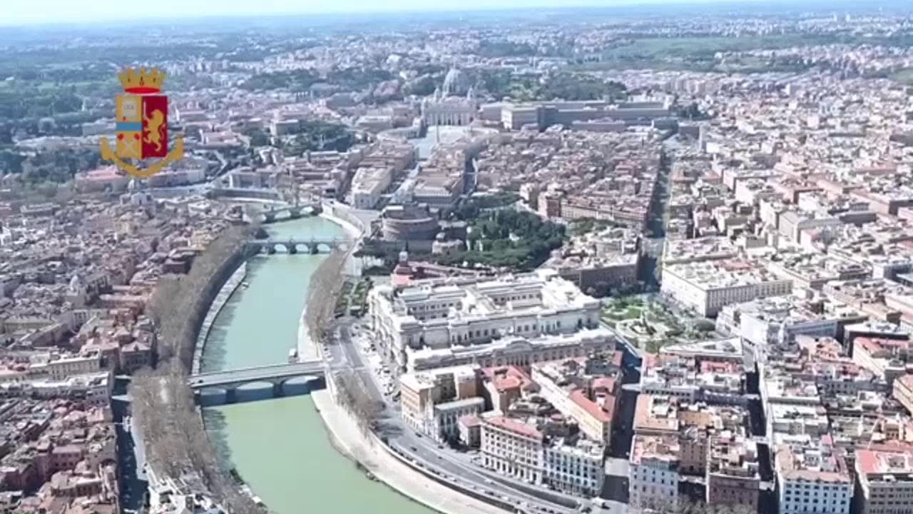 Coronavirus, i controlli della Polizia a Roma visti dall'elicottero