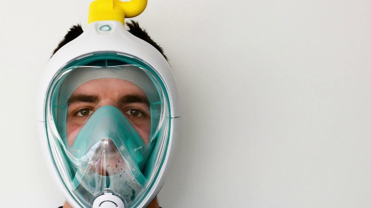 Coronavirus, la maschera da sub convertita in respiratore con la stampa 3d: "Accesso libero ai file, tutti le possono stampare"