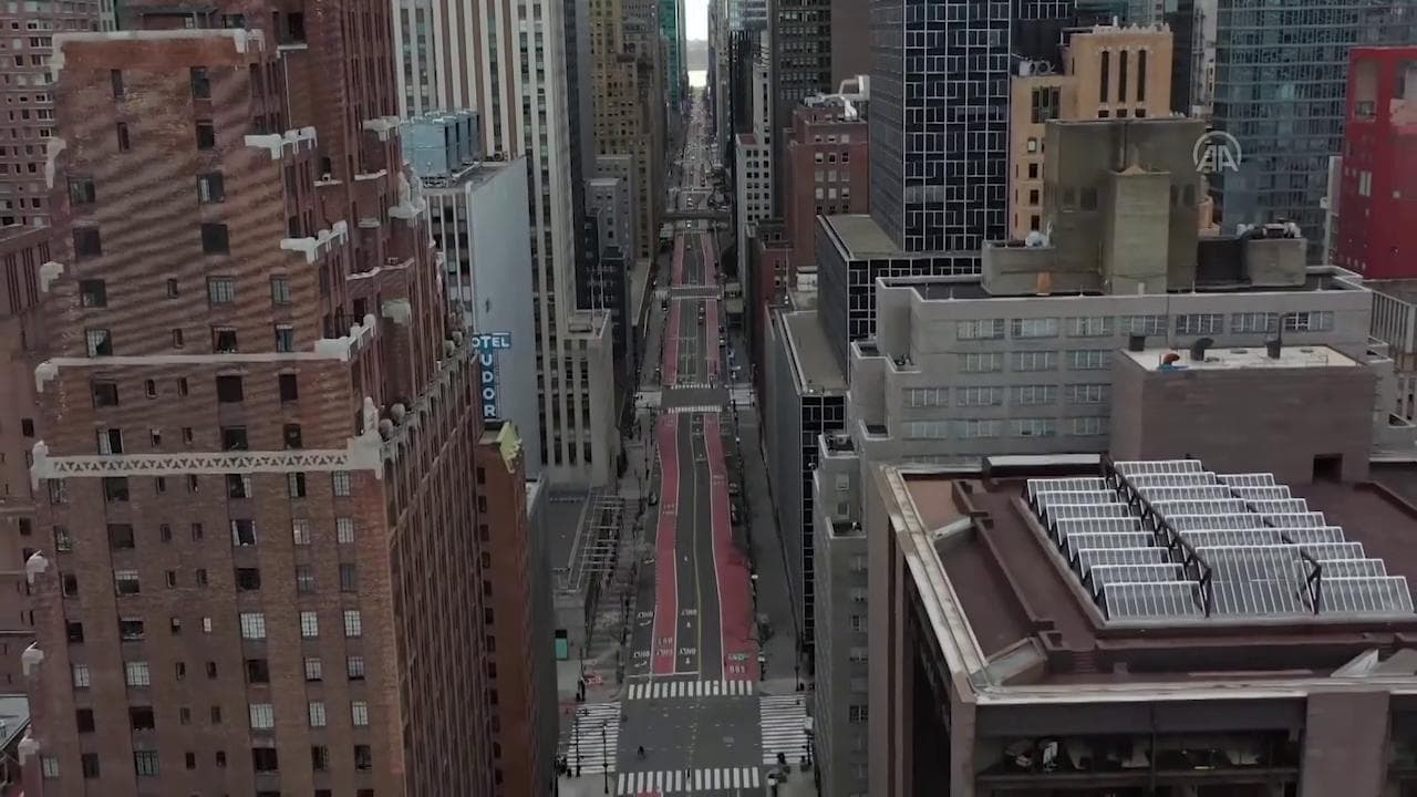 Coronavirus, strade deserte a New York per il lockdown: le immagini surreali dal drone