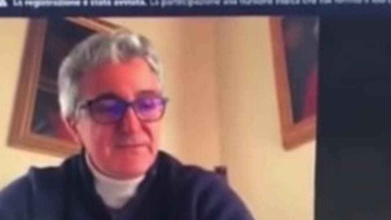 Coronavirus, rettore di Perugia si commuove: "Quando finirà vi voglio tutti ubriachi e a pomiciare sui prati"