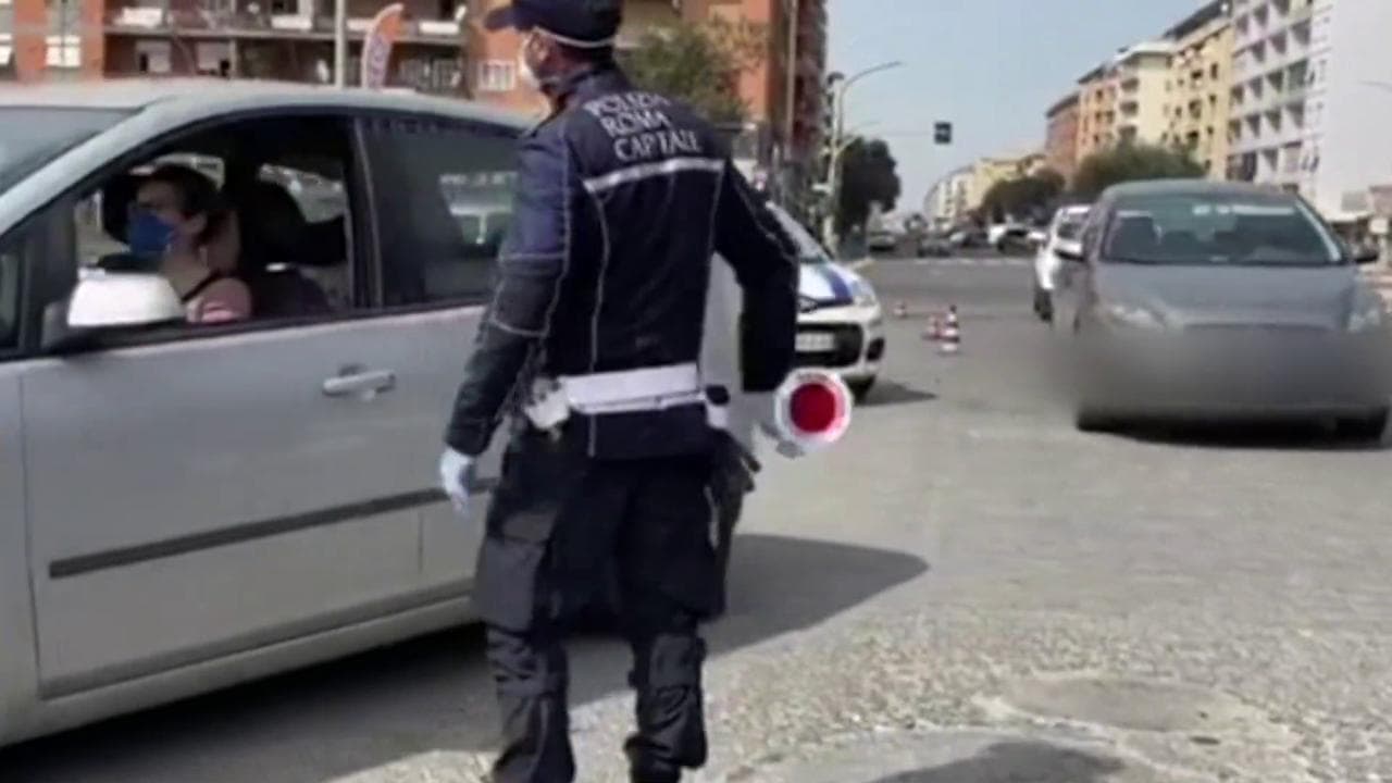 Coronavirus, a Roma partiti i posti di blocco: 50 denunciati