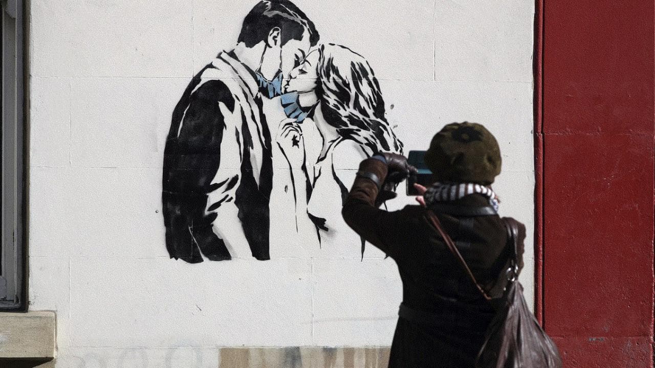 Coronavirus, murales e sculture: da New York a Berlino l'arte rappresenta la pandemia