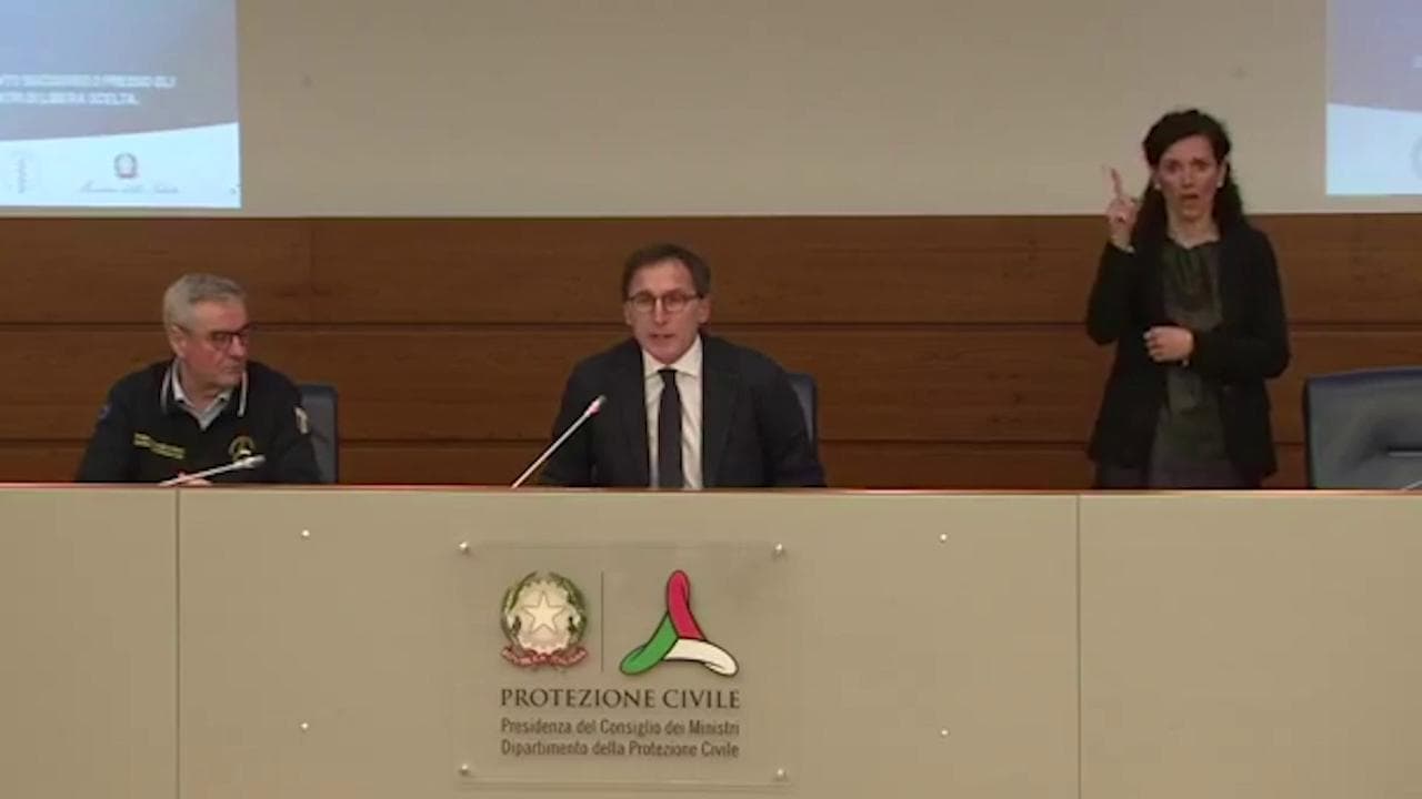 Coronavirus, Boccia lancia l'arruolamento volontario per 300 medici: "Una chiamata alle armi della sanità"