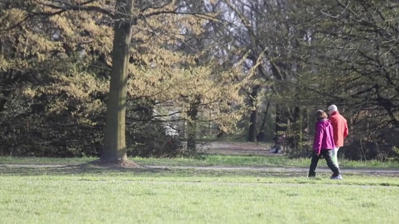 Coronavirus, Milano: gente al parco nonostante l'emergenza