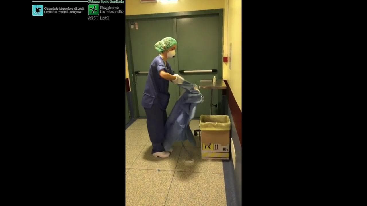 Coronavirus, il tutorial della svestizione del personale sanitario