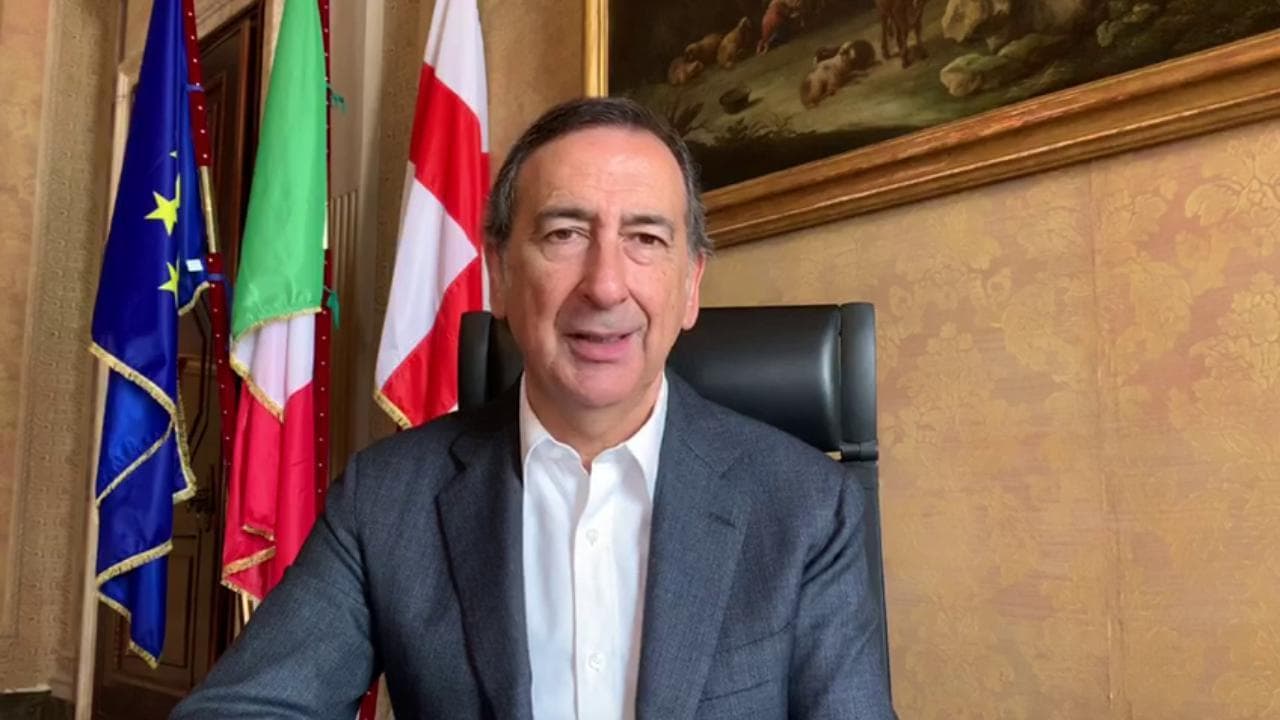Coronavirus, il sindaco di Milano Sala: "Abbiamo il cuore spezzato per Bergamo"