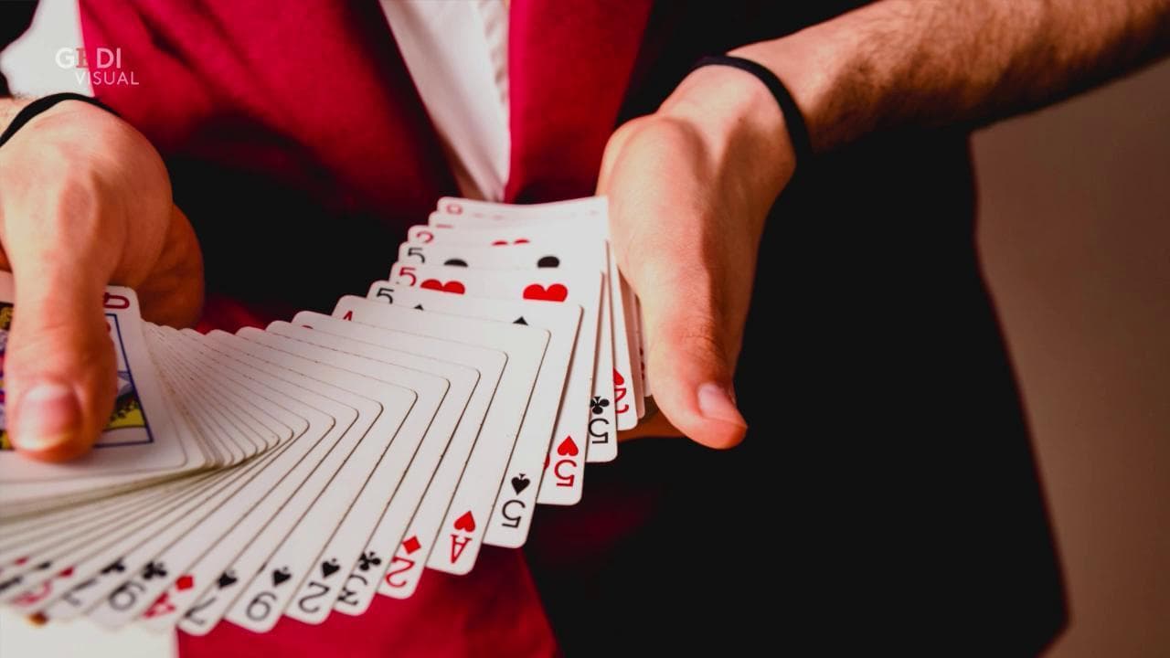 Coronavirus, la magia per combattere l'ansia: gli show degli illusionisti su Facebook