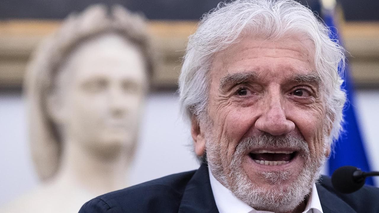 Coronavirus, Gigi Proietti lancia un messaggio agli anziani: "Obbediamo alle regole così poi potremo andare 'ndo ce pare"
