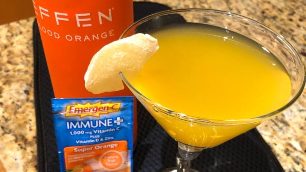 Coronavirus, sui social è "Quarantini" mania: il cocktail da bere a casa, soli o in videochiamata