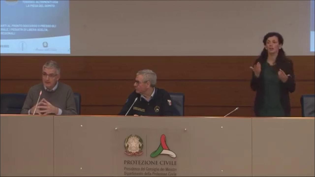 Coronavirus, Brusaferro (ISS): "Guidare da soli in macchina con mascherina? Non serve"