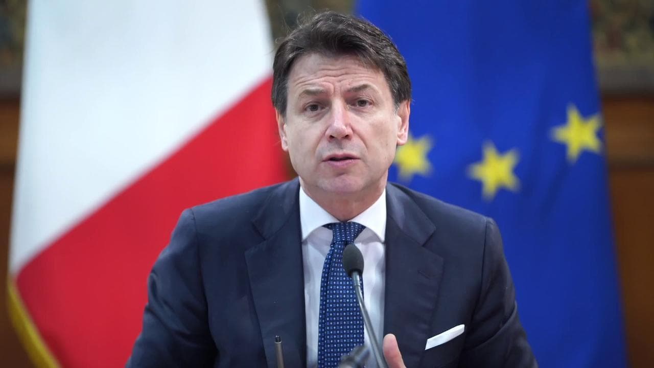 Coronavirus, Conte: "Garantiremo massima sicurezza ai lavoratori: mascherine e guanti gratis a tutti"