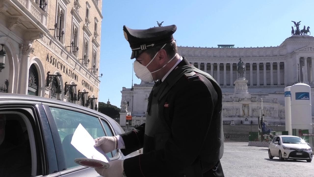 Coronavirus, controlli dei carabinieri a Roma: 15 persone violano le prescrizioni del governo