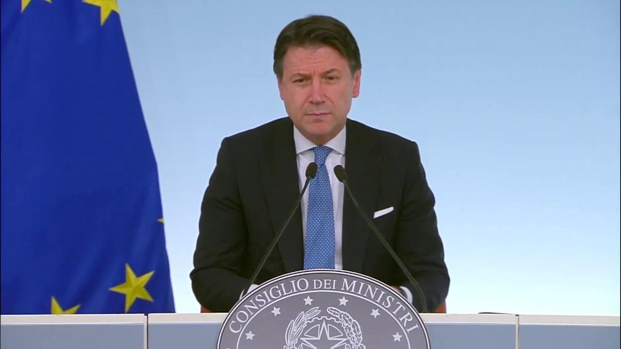 Coronavirus, Conte: "Cambiamo abitudini ora. Restiamo a casa per il bene di tutti" - Integrale
