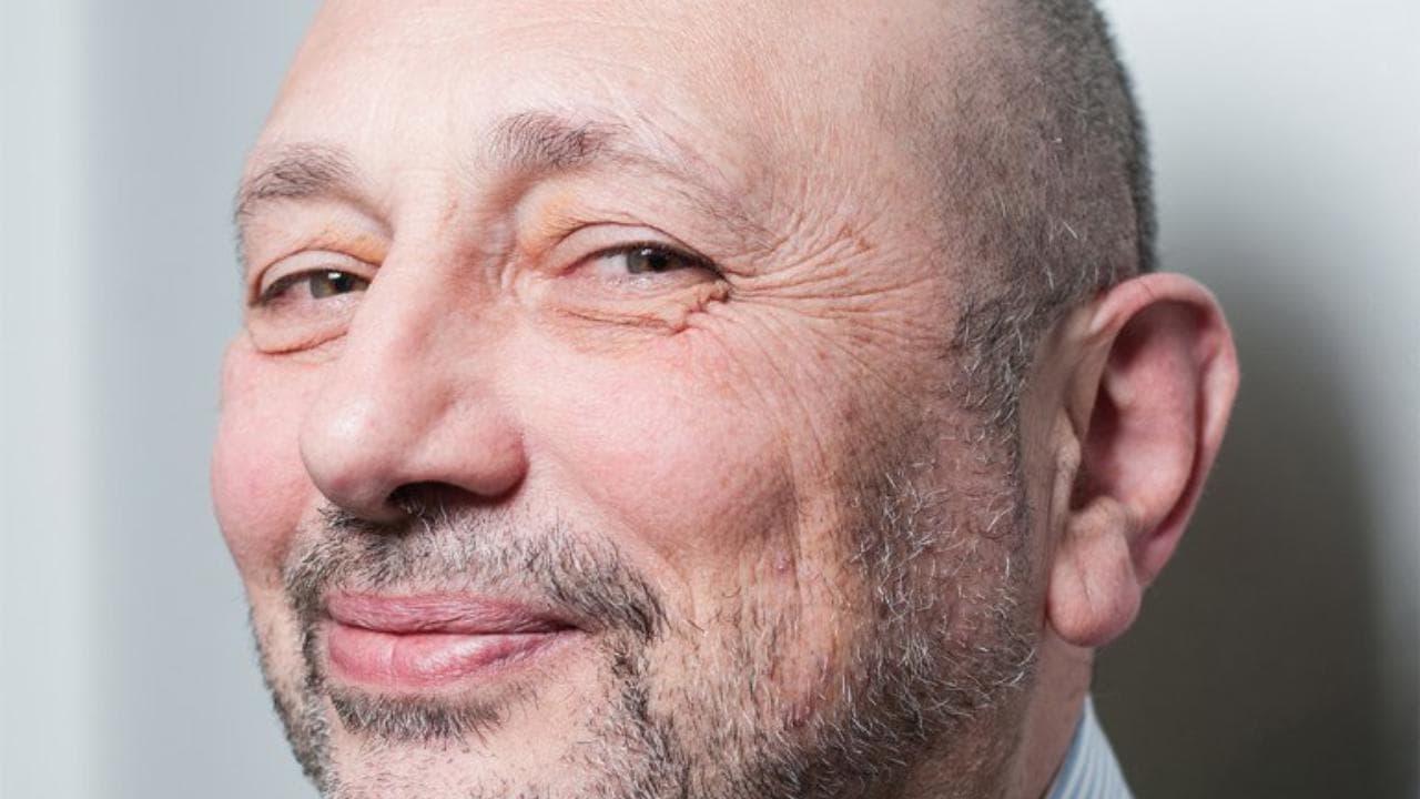 Coronavirus, lo scrittore e chimico pavese Pallavicini: "Sto a casa, leggo e combatto la molecola con sapone e razionalità"
