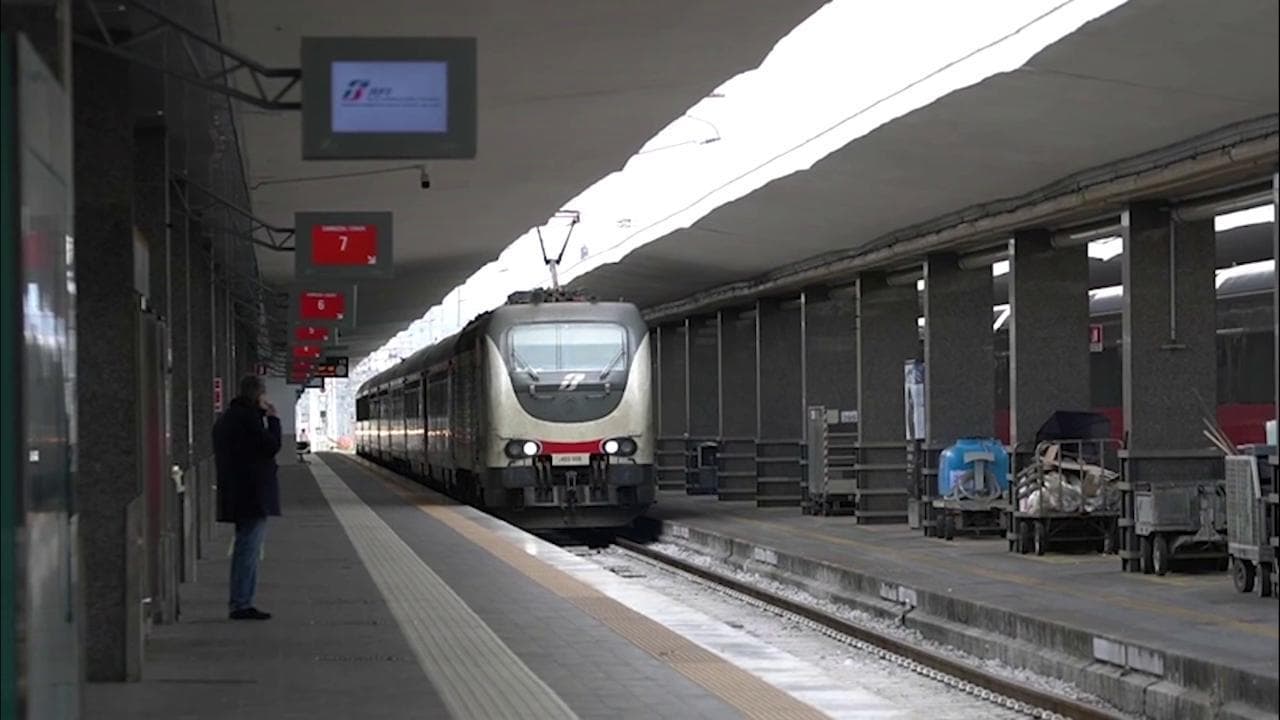 Coronavirus, il treno notturno Milano-Napoli arriva con quattro ore di ritardo: controlli sui passeggeri