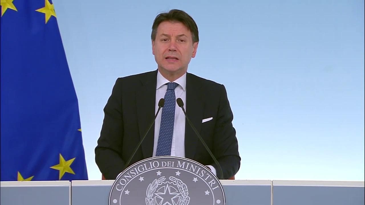 Coronavirus, Conte: "Sospesi in tutta Italia spettacoli in teatri e cinema, musei e luoghi culturali chiusi "