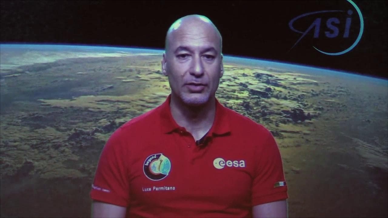 Coronavirus, l'astronauta Parmitano: "No al panico. Restiamo con i piedi per terra"
